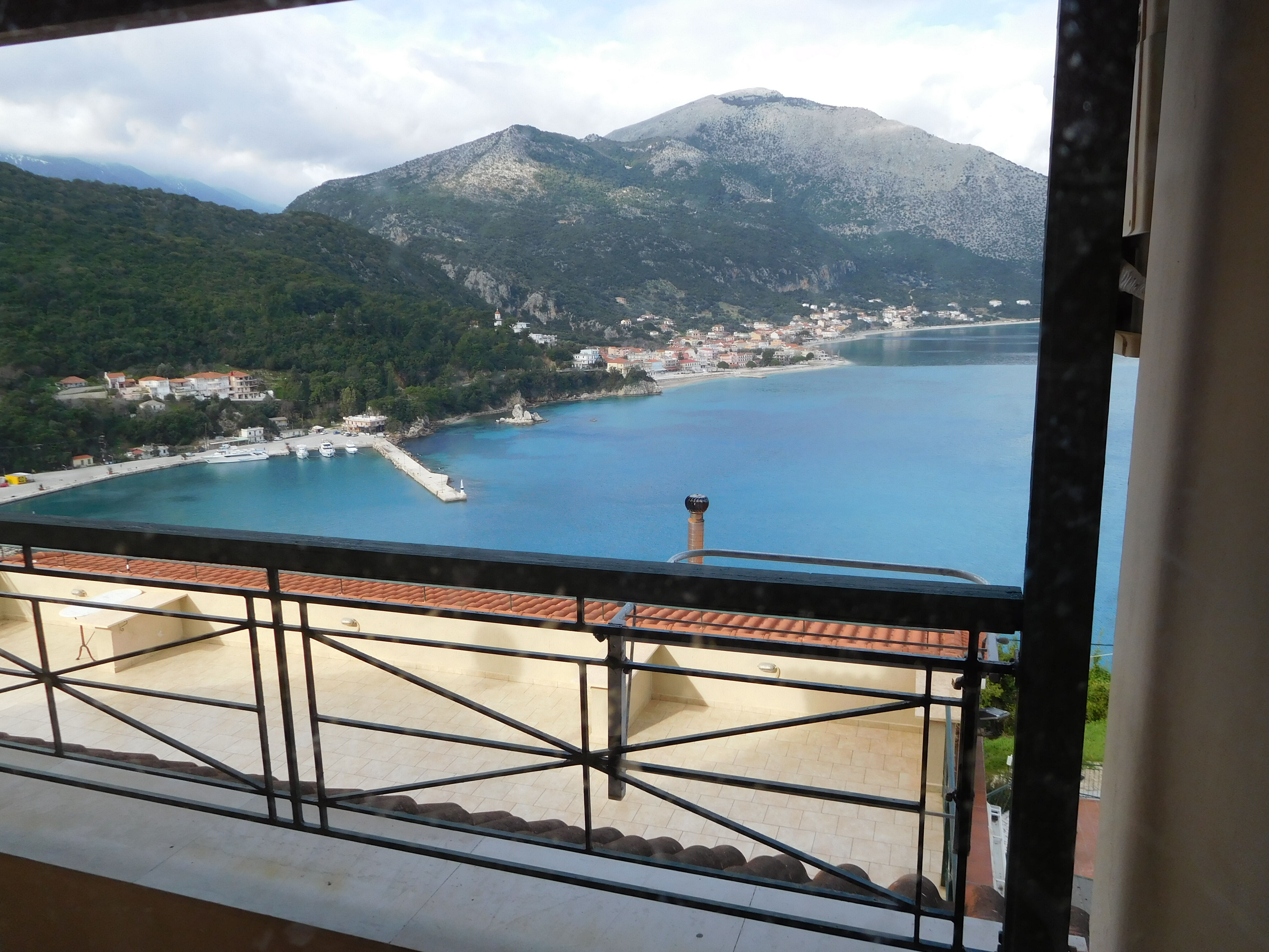 Oceanis, Poros